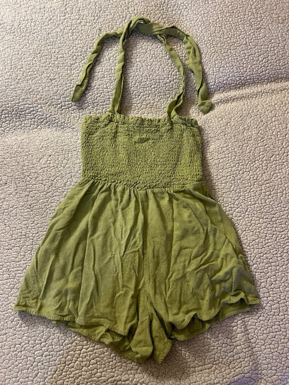Sadie & Sage -- light green romper, halter tie, ruched top, with pockets